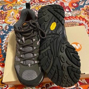 Womens Merrill Moab Ventilator